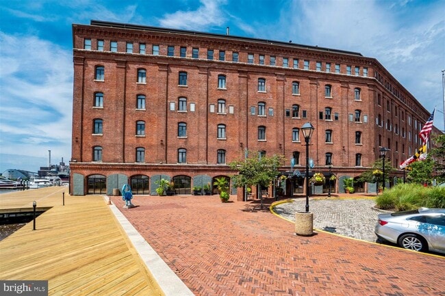 Building Photo - 1000 Fell St