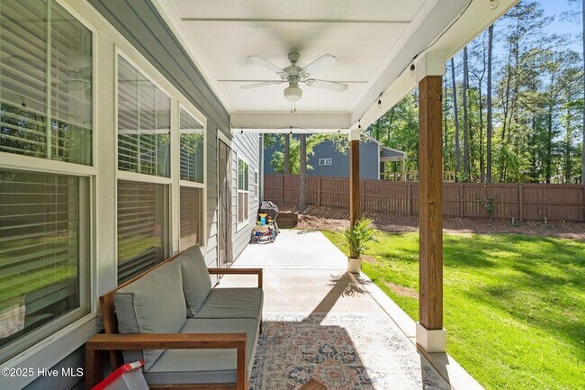 Building Photo - 594 E L Ives Dr