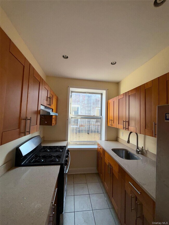 Primary Photo - 132 E 52nd St