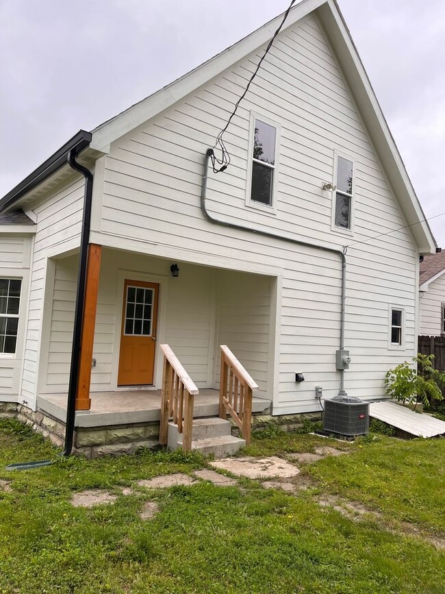 Building Photo - Discover the perfect blend of comfort, con...