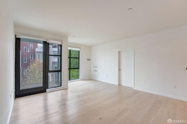 Building Photo - 451 Donahue St