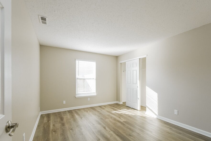 Building Photo - 6785 W Stansbury Blvd