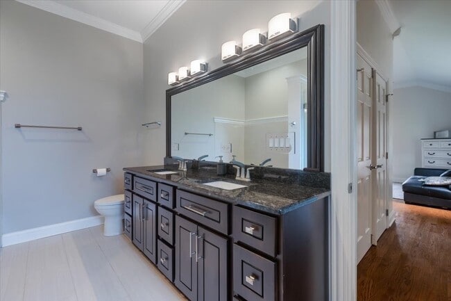 Building Photo - 927 S Charlotte St