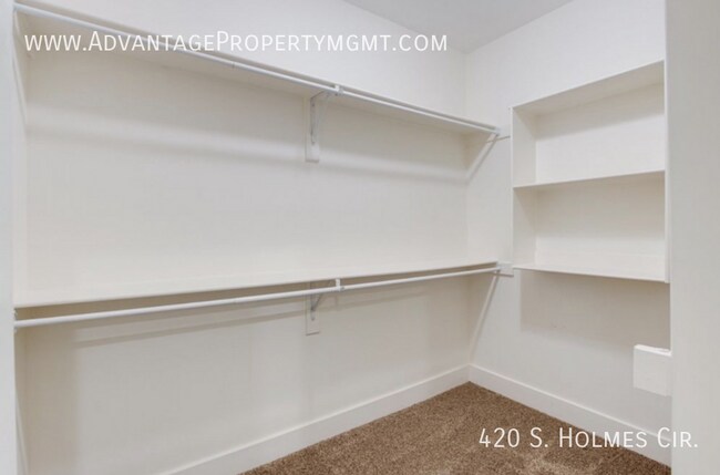 Building Photo - 420 S Holmes St