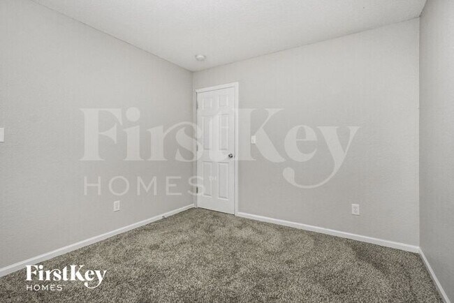 Building Photo - 5248 Bluff View Dr