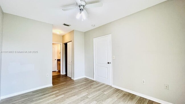 Building Photo - 124 SW Peacock Blvd