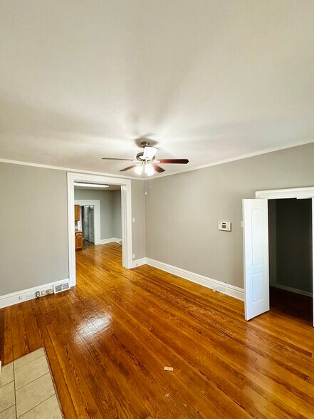 Building Photo - 3203 Arsenal St