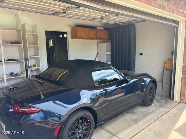 Building Photo - 2361 E Capri Ave