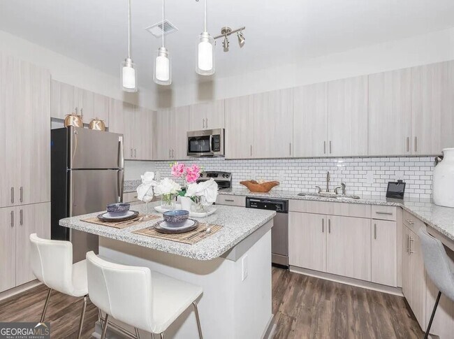 Primary Photo - 2080 One White Oak Ln