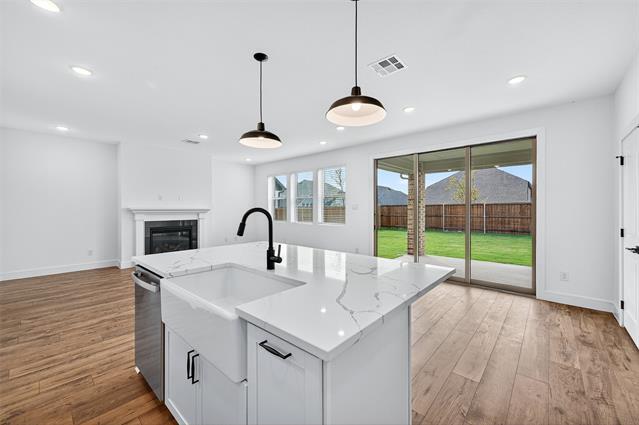 Building Photo - 910 Sunflower Trl