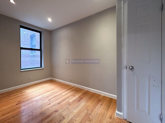 Building Photo - 312 W 114th St