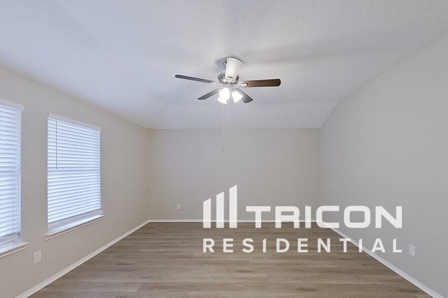 Building Photo - 608 Canyon Pl