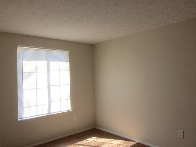 Building Photo - 2063 Raintree Pl