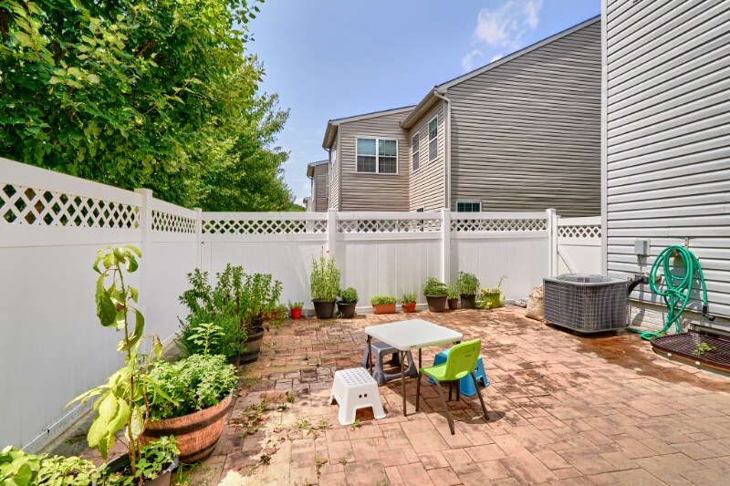 Building Photo - 7863 River Rock Way