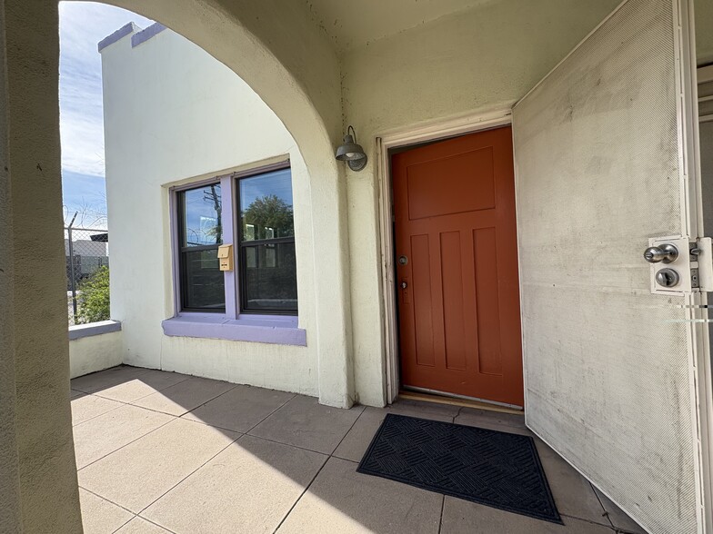 Building Photo - 15 W 5th St