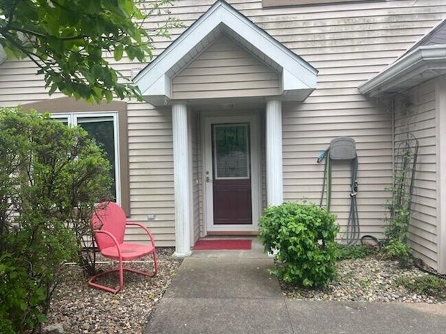 Building Photo - Rent - $2200 - 2 bed Condo in Bos Landen