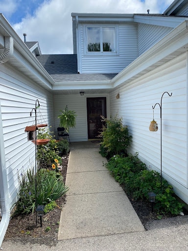 Front entryway - 9 Daytona Beach Dr