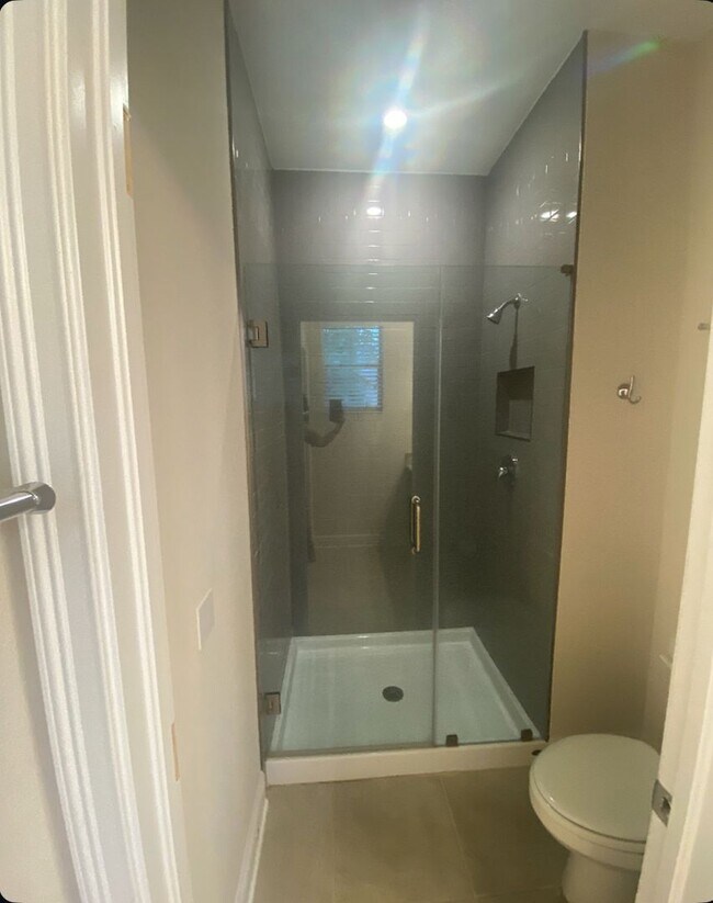 Building Photo - Beautiful Open Concept Home- FREE TO APPLY!