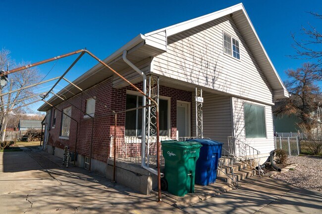 Building Photo - Spacious & Updated 5 Bed Home in Prime Ogden Location