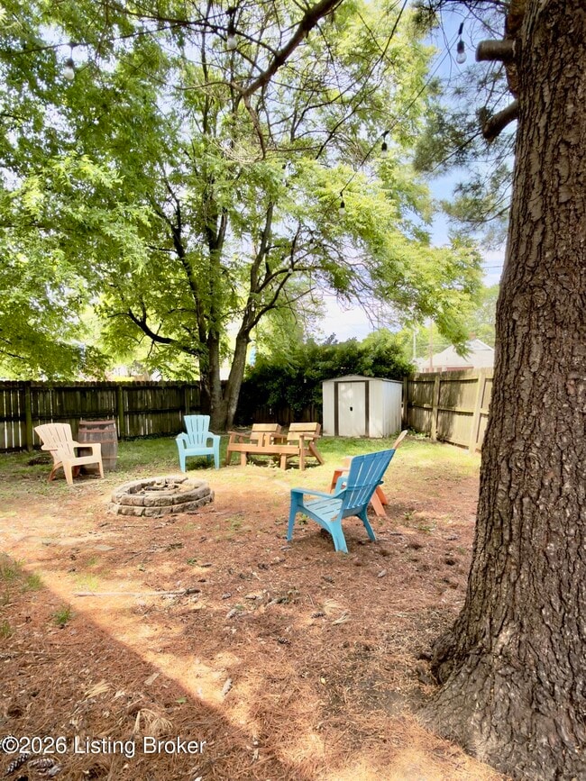 Building Photo - 2125 Crittenden Dr