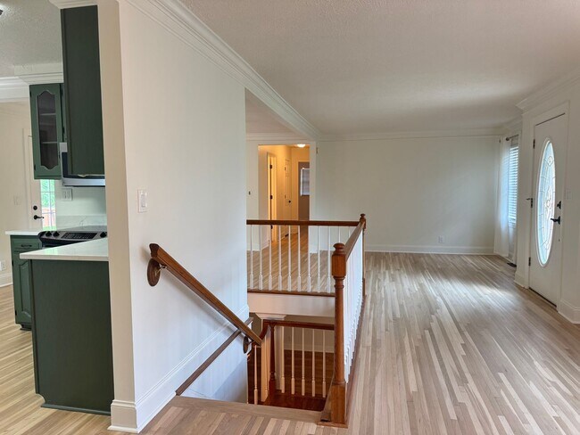 Building Photo - Beautiful 3 Bed 3 Bath Home nestled in St. B!