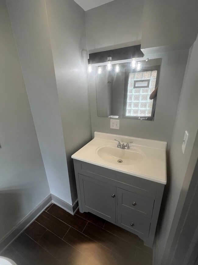 Building Photo - 3 Bedroom 1.5 Bath Single Family Home for ...
