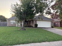 Building Photo - 706 Windsor Ln