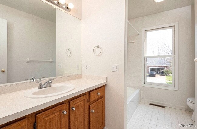 Building Photo - 70 Hobnail Dr