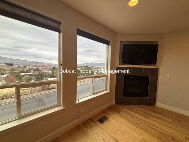 Building Photo - 1320 Thompson St