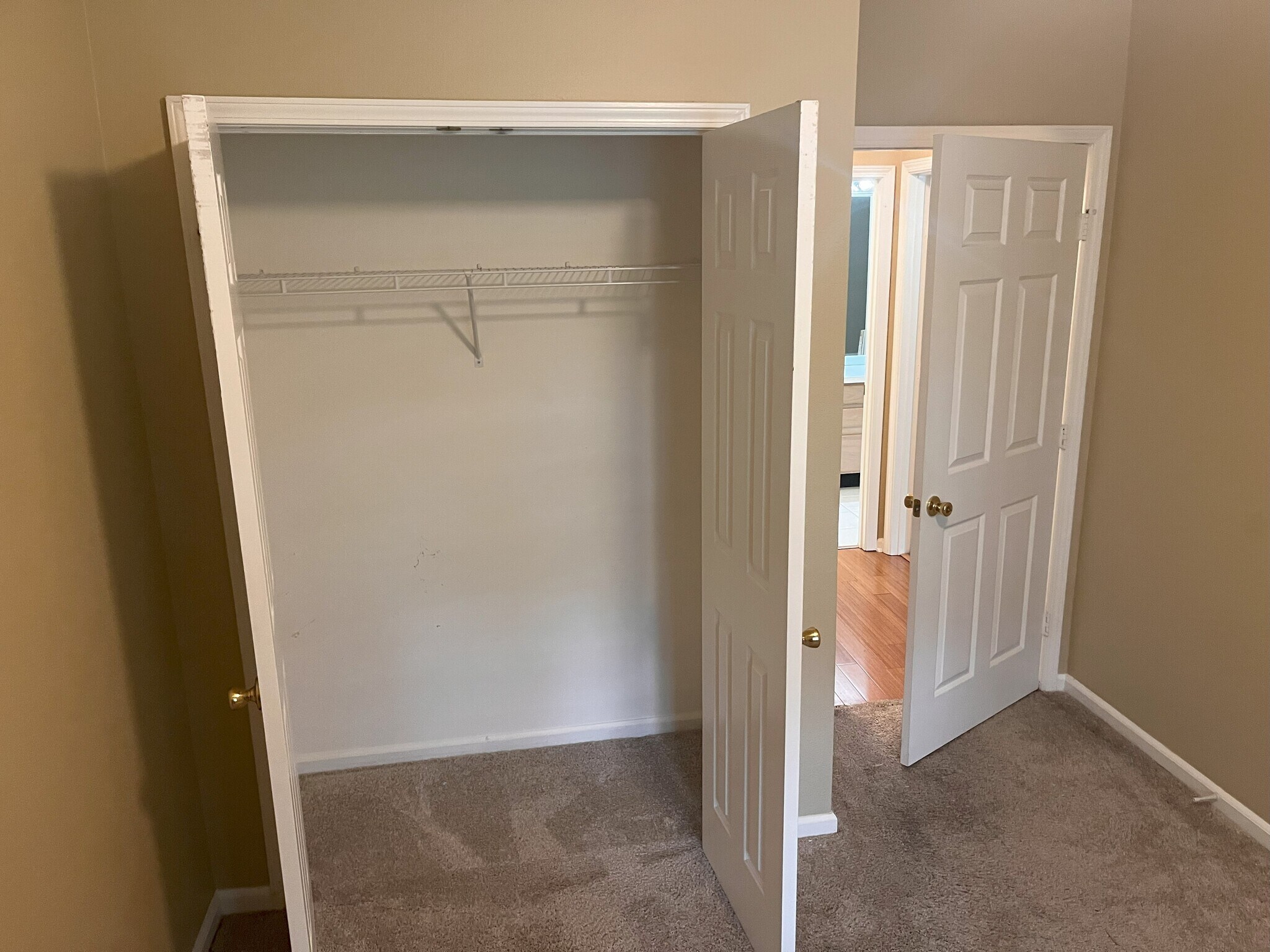 Middle Bedroom Closet - 10550 Baymeadows Rd
