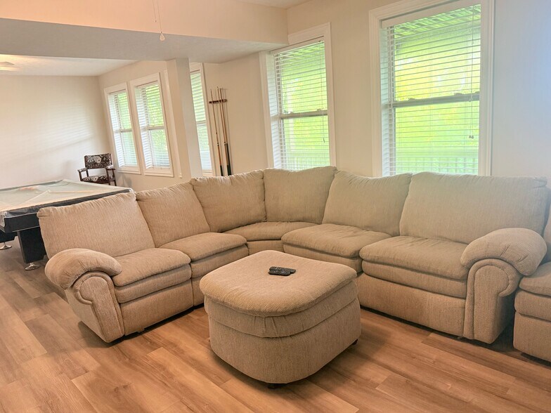 Building Photo - 949 Hideaway Dr