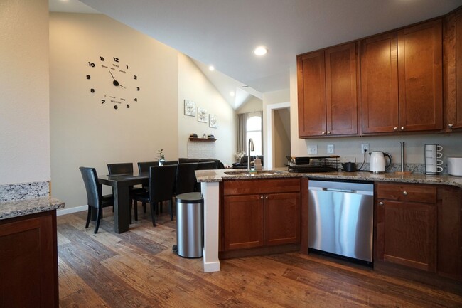 Building Photo - 7980 Camfield Cir