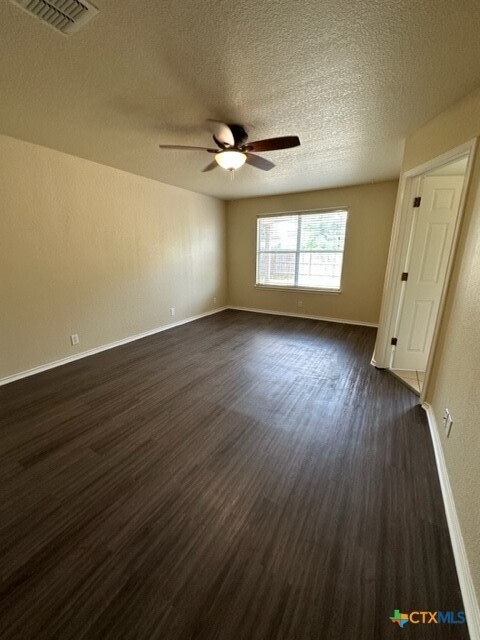 Building Photo - 221 Roadrunner Ave