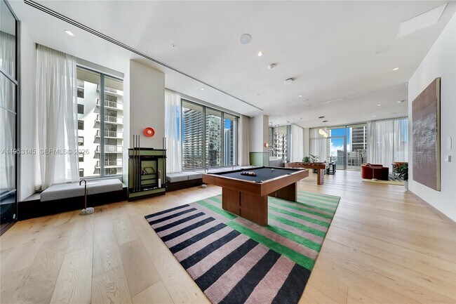 Building Photo - 11 NE 6th St