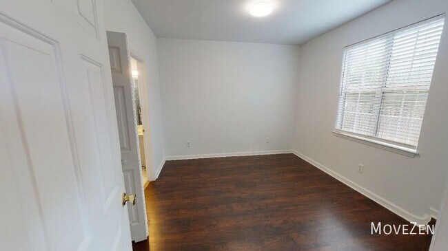 Building Photo - 729 Bragg Dr