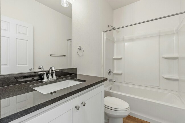 Building Photo - 707 Runnels Ave