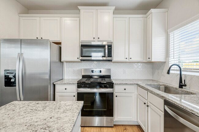 Building Photo - 15671 Honey Cv Dr