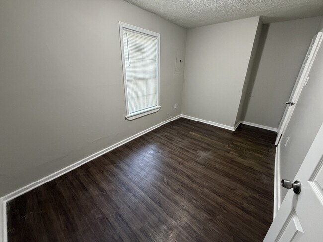 Building Photo - 2156 Ethlyn Ave