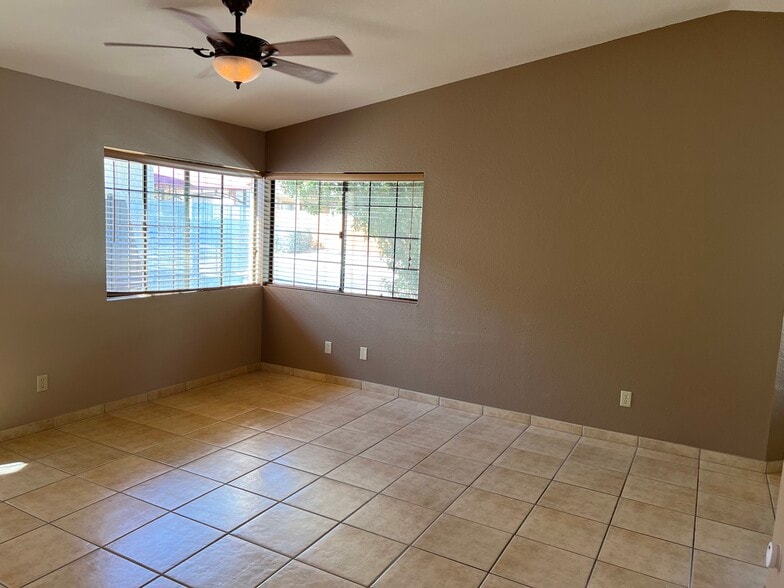 Living Room - 635 S Vía Entrada