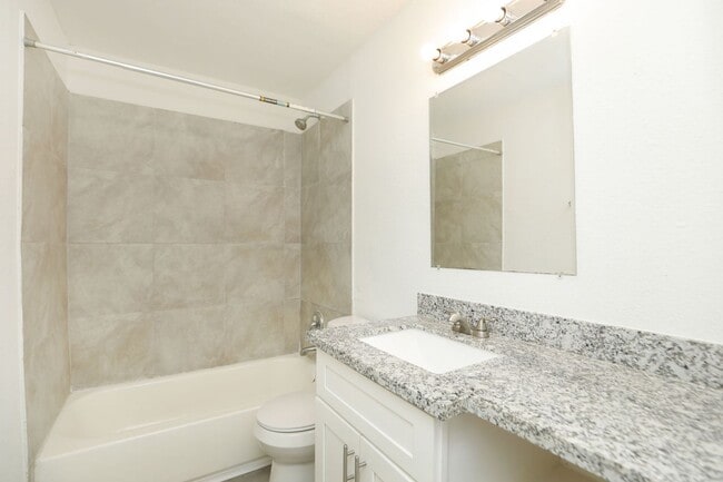 Building Photo - For Lease | 2 Bed, 1 Bath | 800 Sq Ft | Sunnyside Place Community |