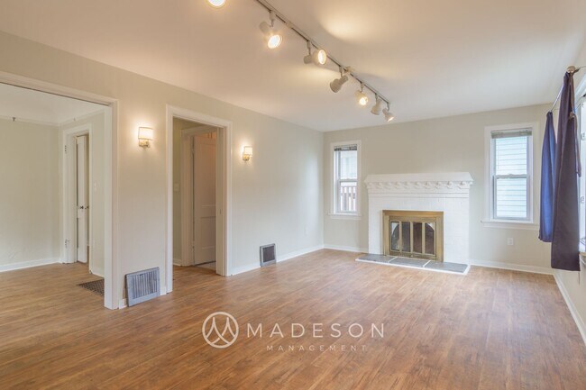 Building Photo - Charming First Hill Single Family House wi...