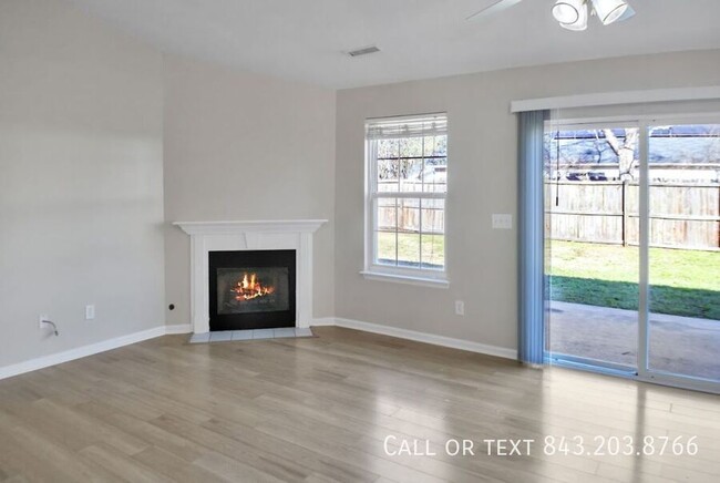 Building Photo - 9990 Hallsford Dr