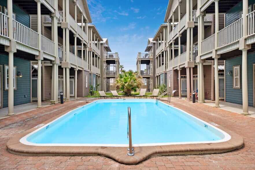 Building Photo - 6226 Thomas Dr