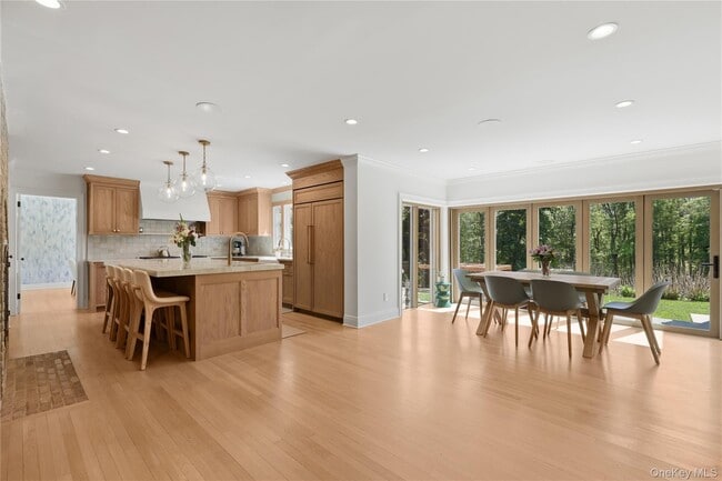 Building Photo - 90 Springhurst Rd