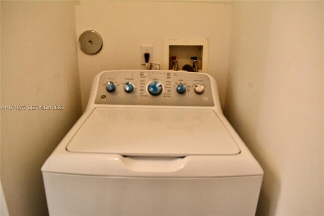 Building Photo - 4402 SW 160th Ave