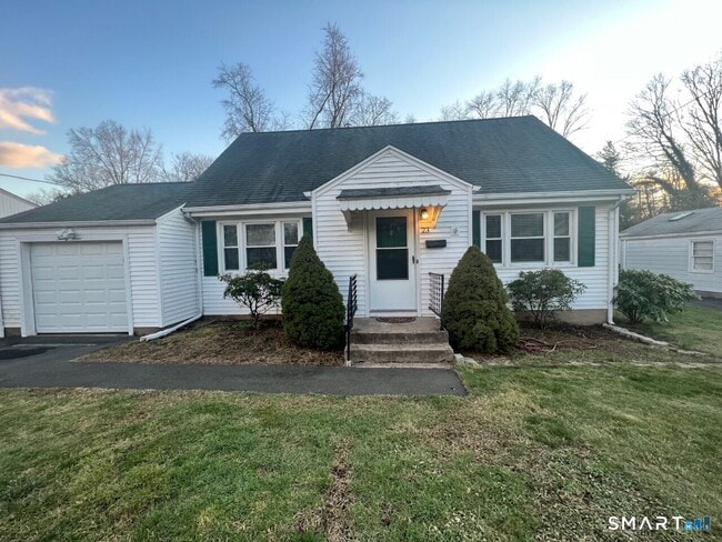 Building Photo - 23 Pinewood Rd