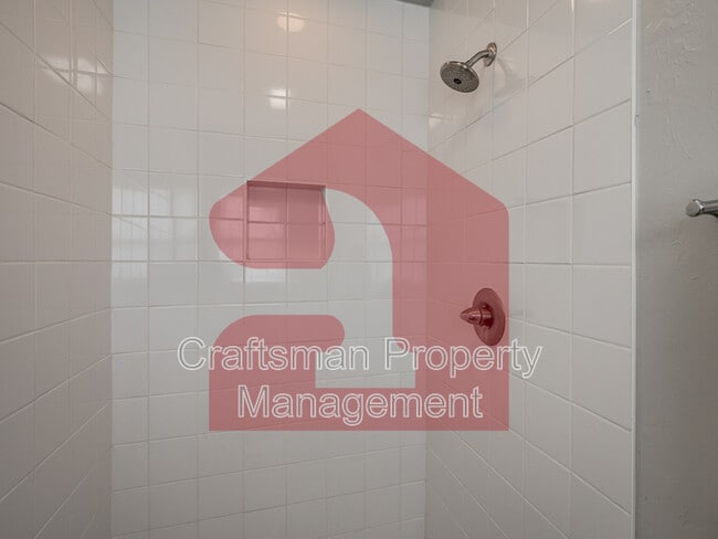 Building Photo - 1501 Gladstone Terrace