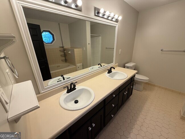 Building Photo - 199 Autumn Trace Ct