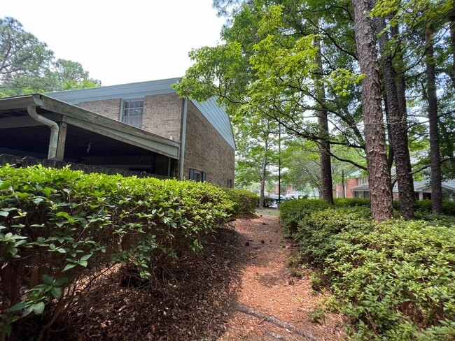 Building Photo - RENT SPECIAL! Just painted, modern gray! Charming end unit town home in Stones Throw. Walking dis...