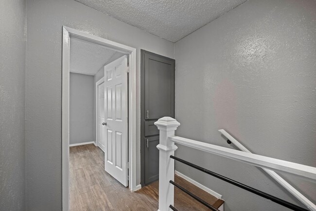 Building Photo - Diamond Villas